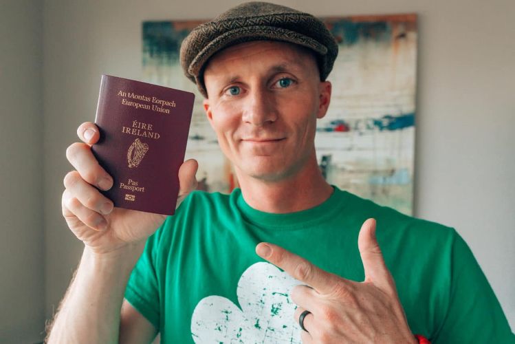 Irish citizen having Ireland passport